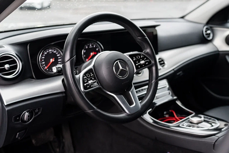 Mercedes-Benz E-Класс 213 черный