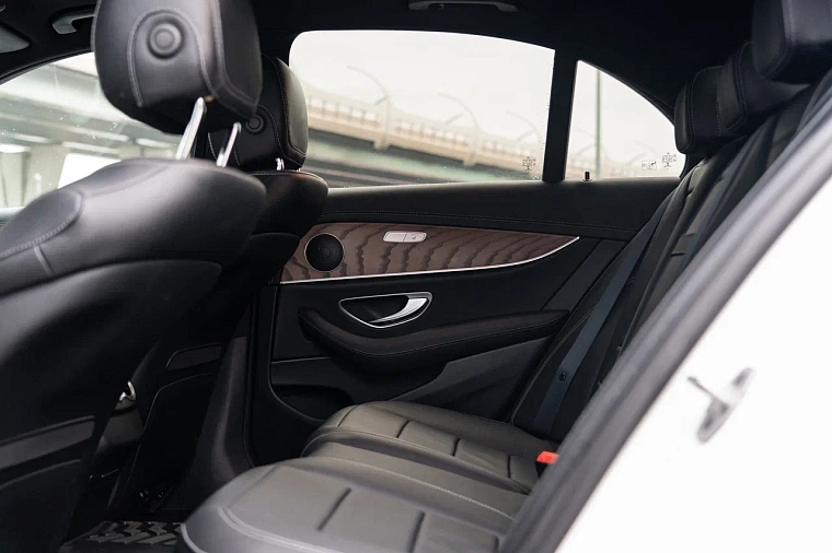 Mercedes-Benz E-Класс 213 белый (рестайлинг)