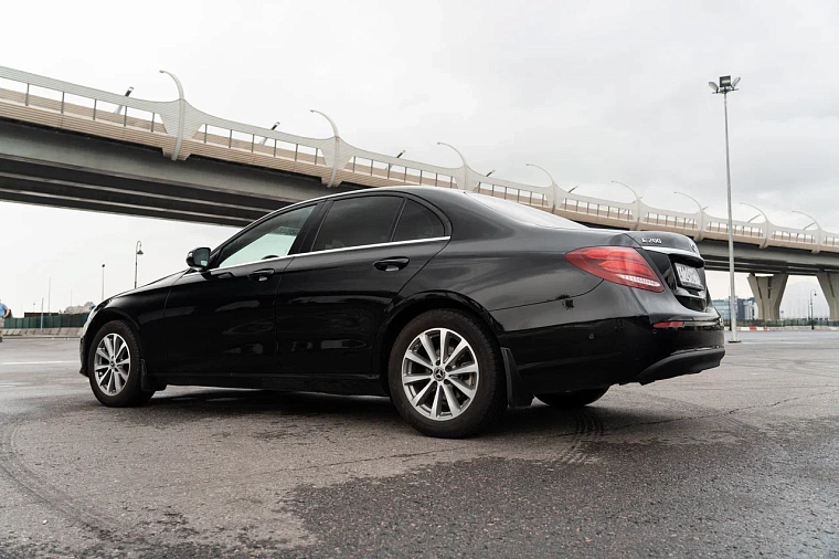 Mercedes-Benz E-Класс 213 черный