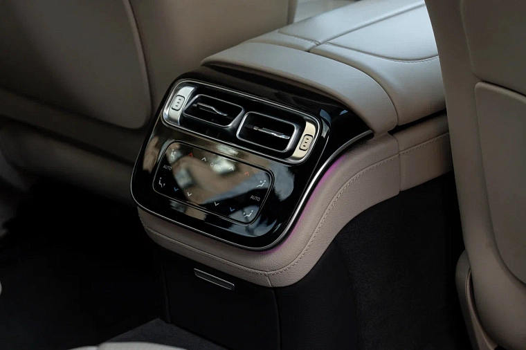 Mercedes-Benz S-класс 223 черный