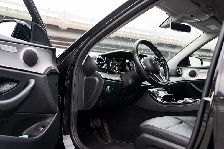 Mercedes-Benz E-Класс 213 черный