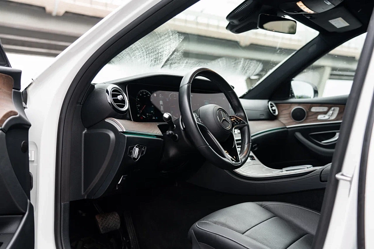 Mercedes-Benz E-Класс 213 белый (рестайлинг)