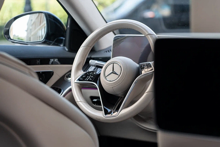 Mercedes-Benz S-класс 223 черный