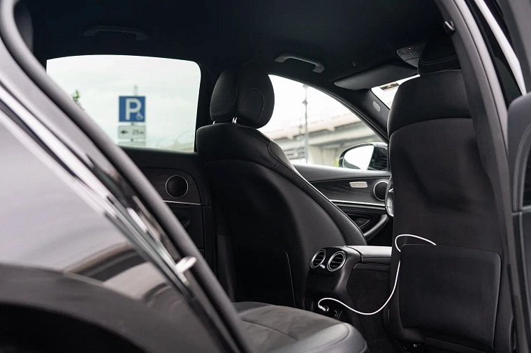 Mercedes-Benz E-Класс 213 черный (рестайлинг)