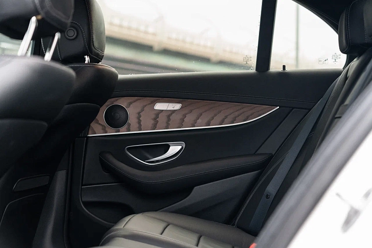 Mercedes-Benz E-Класс 213 белый (рестайлинг)