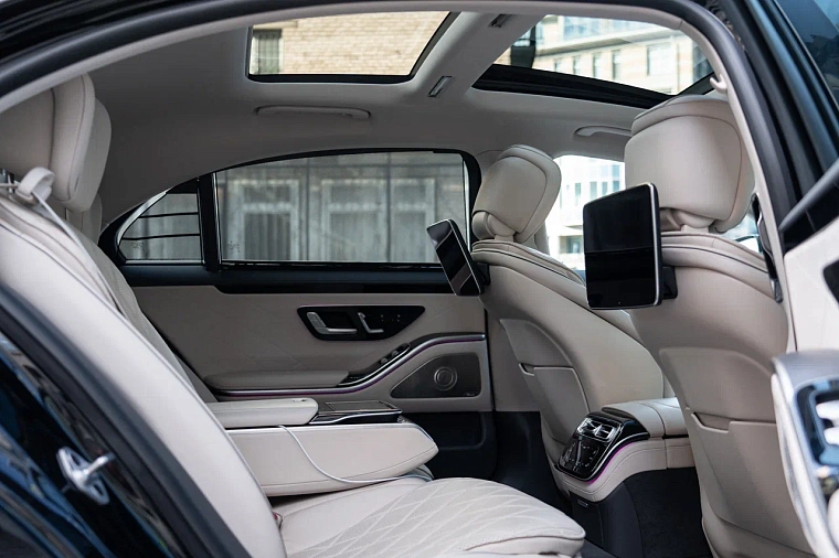 Mercedes-Benz S-класс 223 черный
