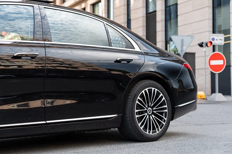 Mercedes-Benz S-класс 223 черный