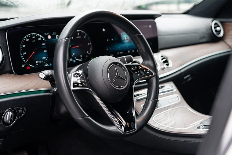Mercedes-Benz E-Класс 213 белый (рестайлинг)