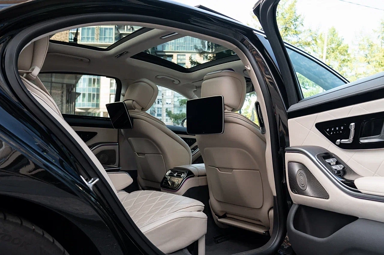 Mercedes-Benz S-класс 223 черный