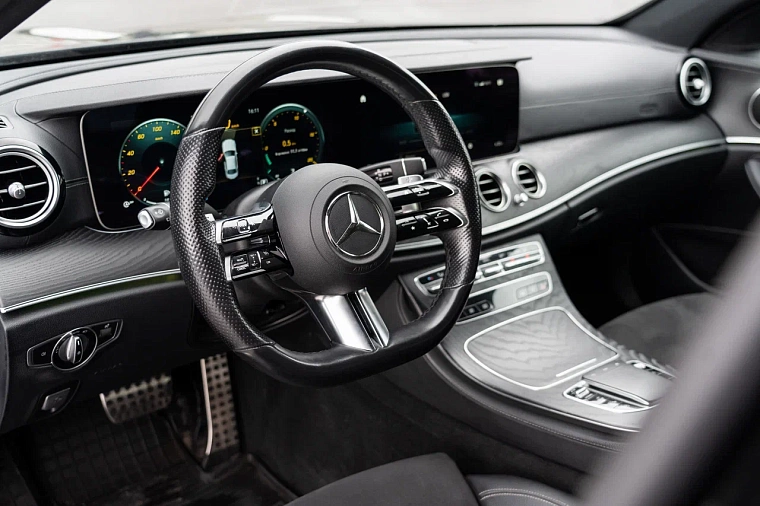 Mercedes-Benz E-Класс 213 черный (рестайлинг)
