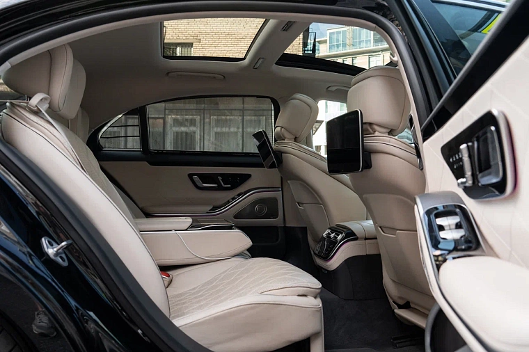 Mercedes-Benz S-класс 223 черный
